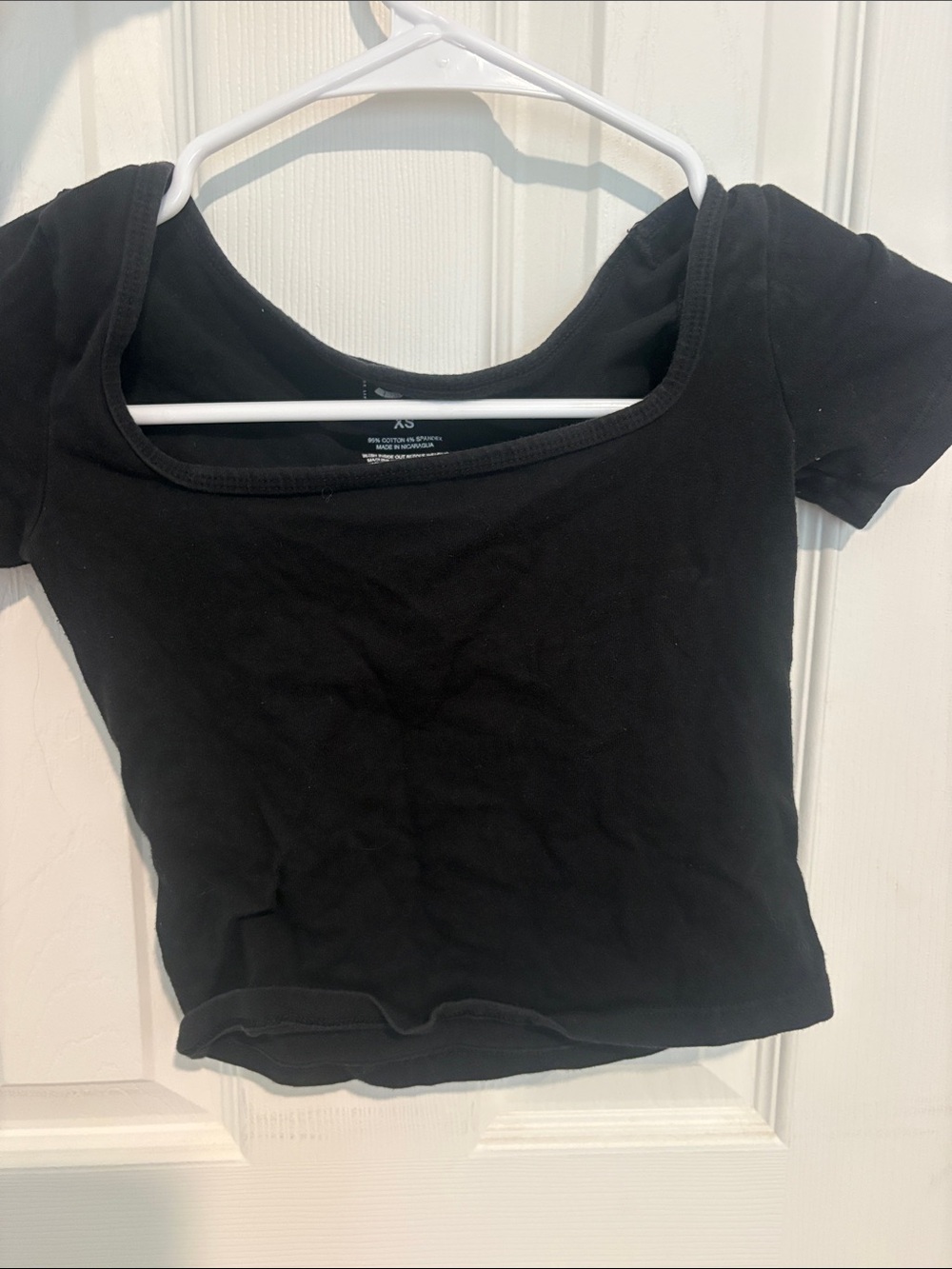 SO Black Scoop-Neck Short Sleeve Crop Top